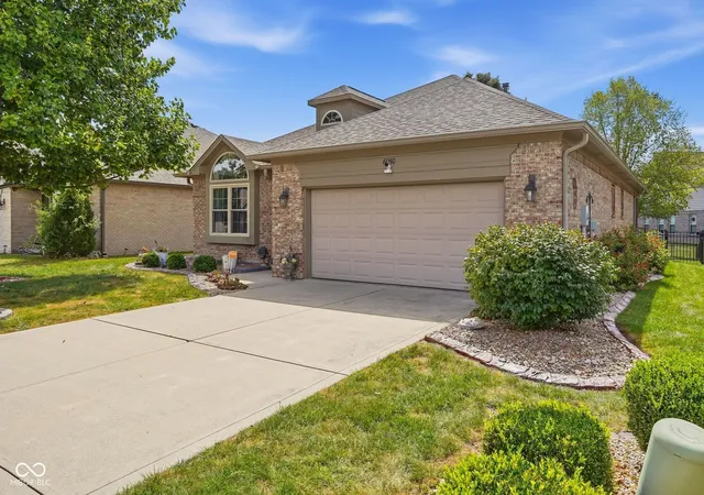 Photo 2 of Sale Pending at 6050 Blue Fox Ln, Indianapolis, IN 46237 | MLS# 22125614 | Listing updated on 2026-09-30