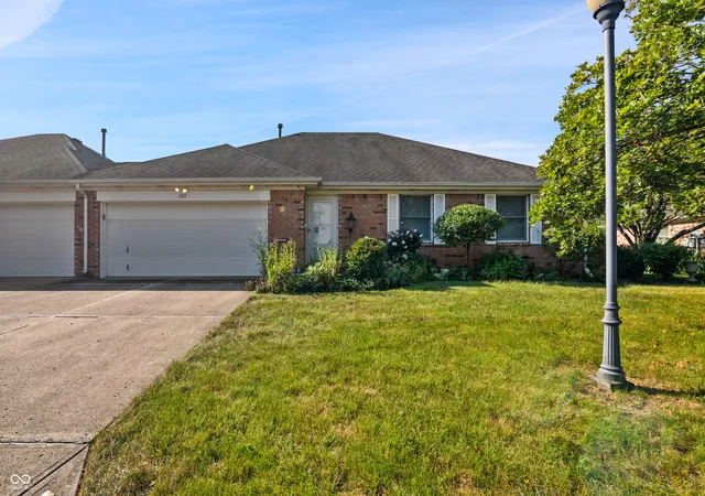 Condo for sale at 127 Dover Blvd N, Brownsburg, IN 46112 | MLS# 22125616