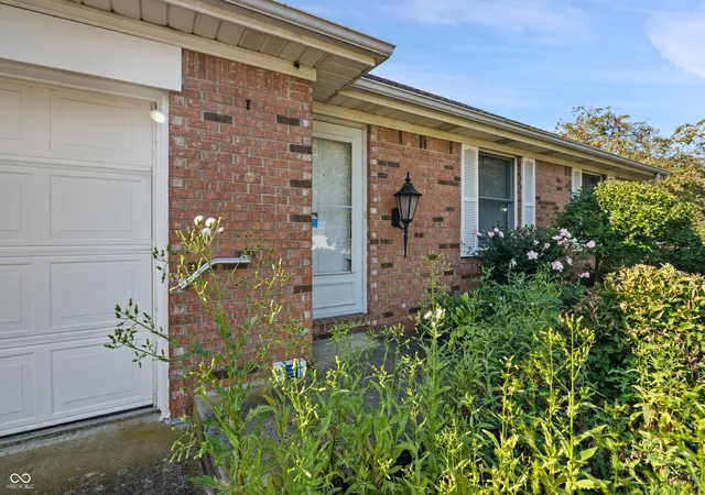 Photo 2 of Condo for sale at 127 Dover Blvd N, Brownsburg, IN 46112 | MLS# 22125616 | Listing updated on 2026-09-11