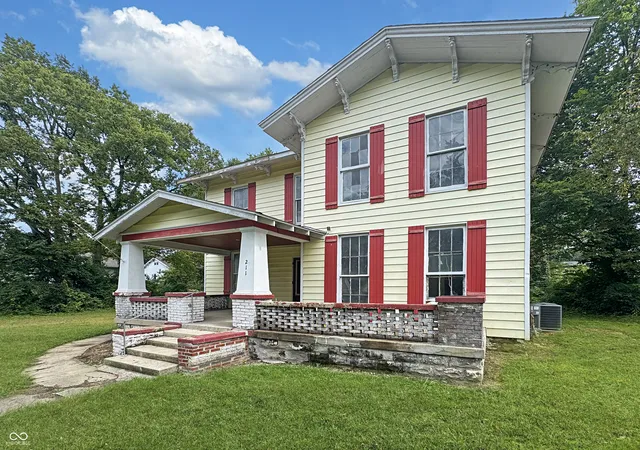 Photo 1 of Single family home for sale at 211 S Bloomington St, Greencastle, IN 46135 | MLS# 22125622 | Listing updated on 2026-09-13