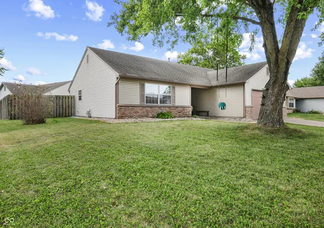 Photo 2 of Single family home for sale at 6039 Janel Cir, Indianapolis, IN 46237 | MLS# 22125639 | Listing updated on 2026-09-14