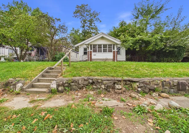 Photo 1 of Single family home for sale at 1705 Johnson Ave, Anderson, IN 46016 | MLS# 22125662 | Listing updated on 2026-09-25