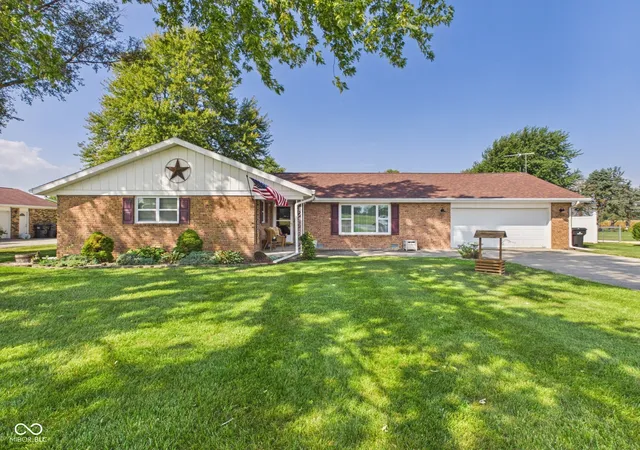 Single family home for sale at 7077 N 100 West, Alexandria, IN 46001 | MLS# 22125669