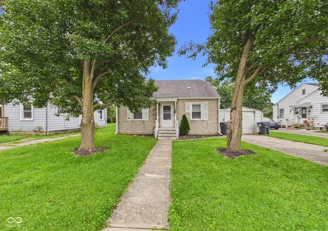 Photo 1 of Single family home for sale at 327 Edgemound Dr, Anderson, IN 46013 | MLS# 22125672 | Listing updated on 2026-09-25