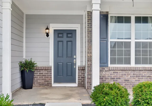 Photo 3 of Single family home for sale at 5806 Walkabout Way, Brownsburg, IN 46112 | MLS# 22125673 | Listing updated on 2026-09-17