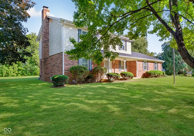 Photo 2 of Single family home for sale at 1119 Indianpipe Ln, Zionsville, IN 46077 | MLS# 22125707 | Listing updated on 2026-09-15