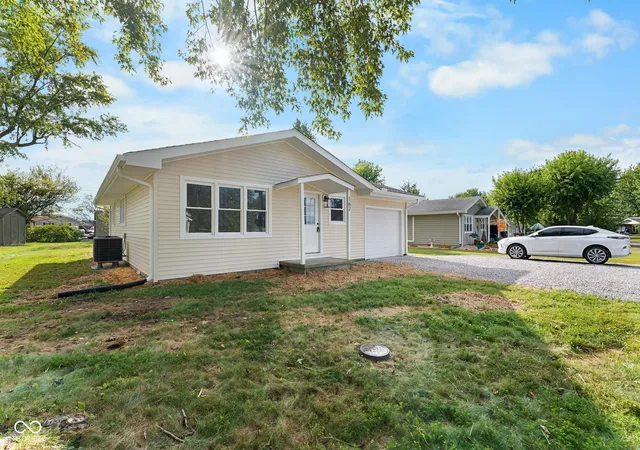 Photo 3 of Sale Pending at 162 N East St, Crothersville, IN 47229 | MLS# 22125717 | Listing updated on 2026-09-18