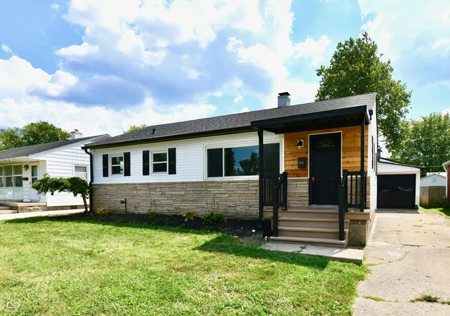 Photo 2 of Single family home for sale at 129 E Mckenzie Rd, Greenfield, IN 46140 | MLS# 22125719 | Listing updated on 2026-09-28
