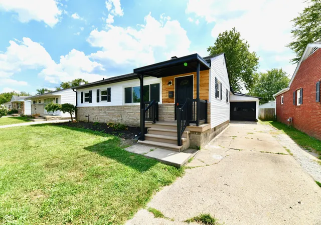 Photo 3 of Single family home for sale at 129 E Mckenzie Rd, Greenfield, IN 46140 | MLS# 22125719 | Listing updated on 2026-09-28