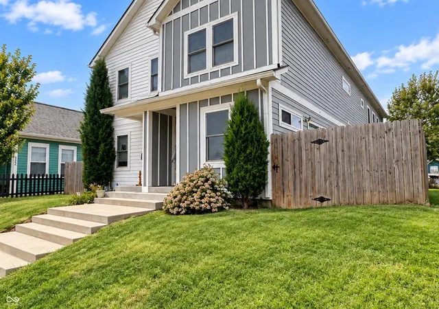 Photo 2 of Single family home for sale at 1458 S East St, Indianapolis, IN 46225 | MLS# 22125726 | Listing updated on 2026-09-15