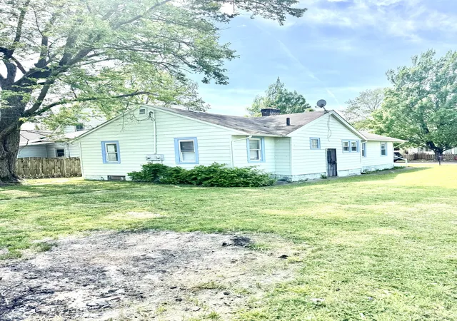 Photo 3 of House for sale at 1221 Lee St, Indianapolis, IN 46221 | MLS# 22125729 | Listing updated on 2026-09-13