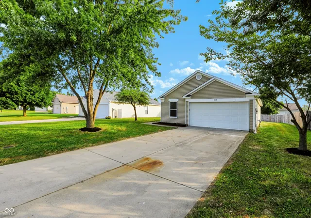 Photo 3 of Single family home for sale at 753 Indigo Ct, Greenfield, IN 46140 | MLS# 22125730 | Listing updated on 2026-09-13