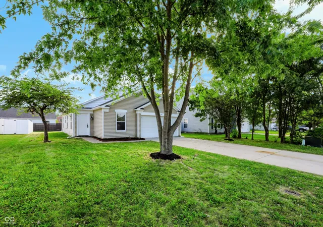 Photo 3 of Single family home for sale at 753 Indigo Ct, Greenfield, IN 46140 | MLS# 22125730 | Listing updated on 2026-09-13