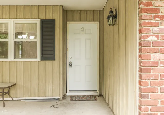 Photo 3 of Sale Pending at 2170 S Catherwood Ave, Indianapolis, IN 46203 | MLS# 22125738 | Listing updated on 2026-10-08