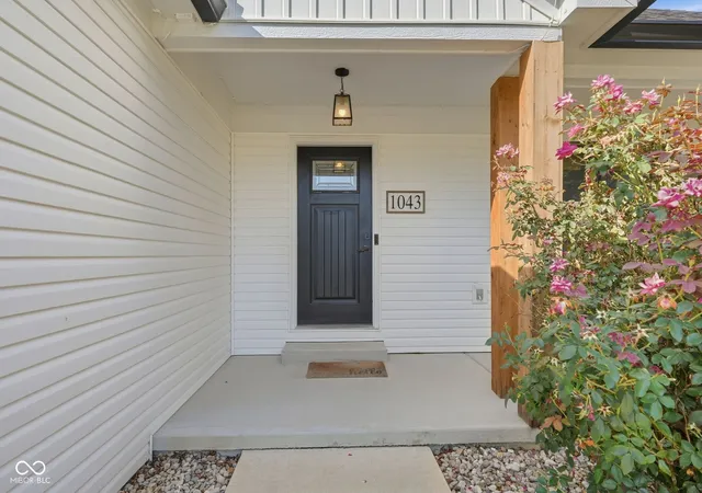 Photo 3 of Single family home for sale at 1043 Shadowlawn Ave, Greencastle, IN 46135 | MLS# 22125753 | Listing updated on 2026-09-15