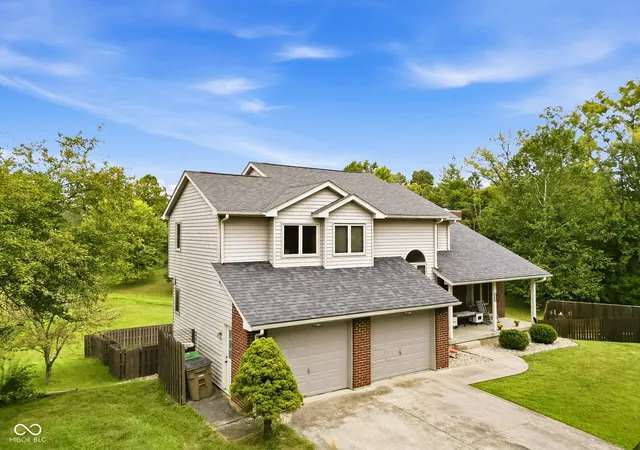 Photo 1 of Sale Pending at 523 Kinney Ln, Columbus, IN 47201 | MLS# 22125760 | Listing updated on 2026-09-22