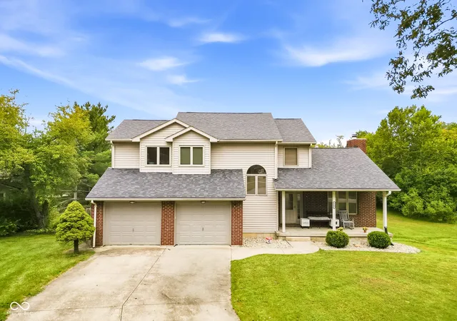 Photo 2 of Sale Pending at 523 Kinney Ln, Columbus, IN 47201 | MLS# 22125760 | Listing updated on 2026-09-22