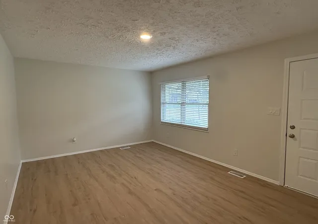 Photo 3 of Single family home for sale at 9508 Pepperidge Dr, Indianapolis, IN 46235 | MLS# 22125771 | Listing updated on 2026-10-14