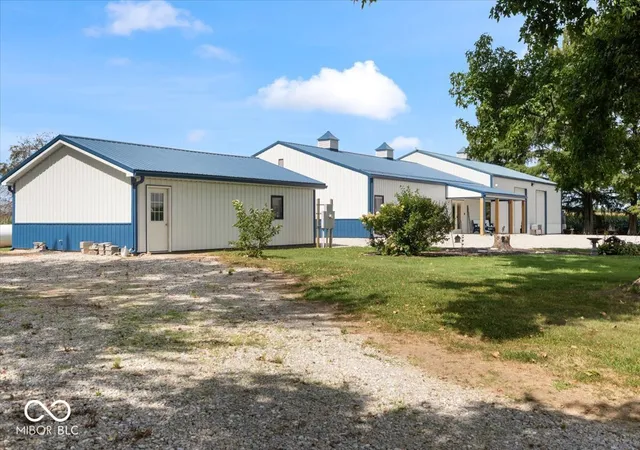Photo 3 of Single family home for sale at 8257 S County Rd 1075 W, Charlottesville, IN 46117 | MLS# 22125780 | Listing updated on 2026-09-15