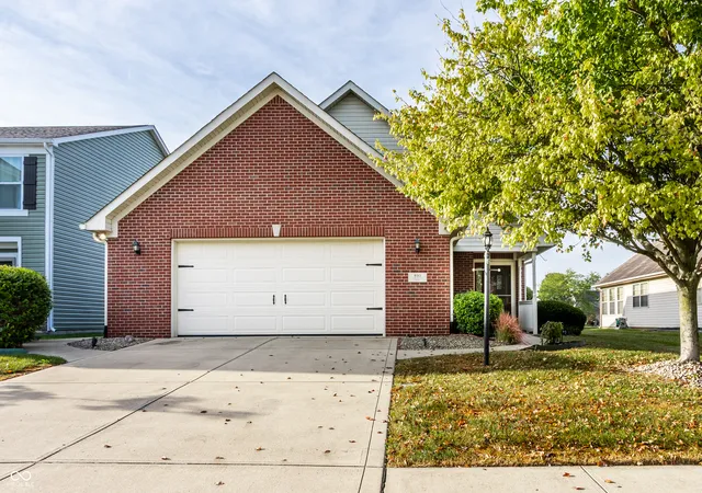 Photo 3 of Single family home for sale at 933 Amesbury Ct, Indianapolis, IN 46217 | MLS# 22125782 | Listing updated on 2026-09-23