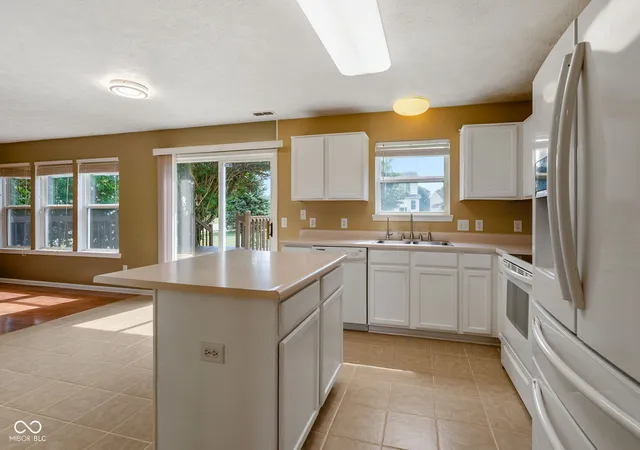 Photo 3 of Single family home for sale at 5455 Reston Dr, Plainfield, IN 46168 | MLS# 22125799 | Listing updated on 2026-09-15