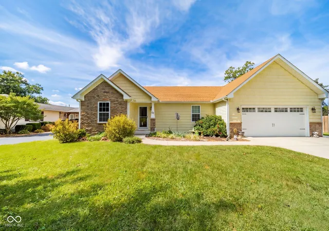 Photo 1 of Sale Pending at 45 S Country Clb Ct, Crawfordsville, IN 47933 | MLS# 22125817 | Listing updated on 2026-09-15