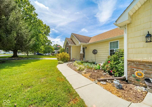 Photo 3 of Sale Pending at 45 S Country Clb Ct, Crawfordsville, IN 47933 | MLS# 22125817 | Listing updated on 2026-09-15