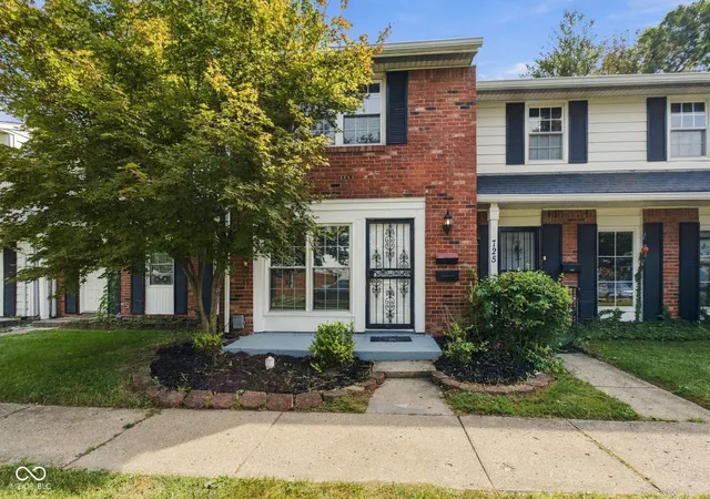 Photo 1 of Sale Pending at 727 Southfield Ct, Indianapolis, IN 46227 | MLS# 22125821 | Listing updated on 2026-09-23