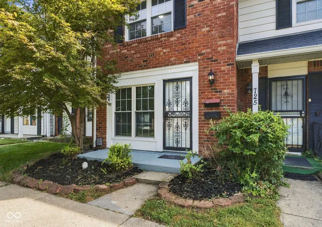 Photo 2 of Sale Pending at 727 Southfield Ct, Indianapolis, IN 46227 | MLS# 22125821 | Listing updated on 2026-09-23