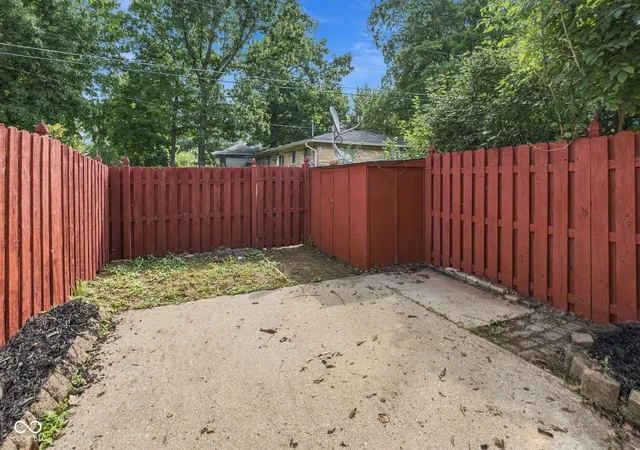 Photo 21 of Sale Pending at 727 Southfield Ct, Indianapolis, IN 46227 | MLS# 22125821 | Listing updated on 2026-09-23