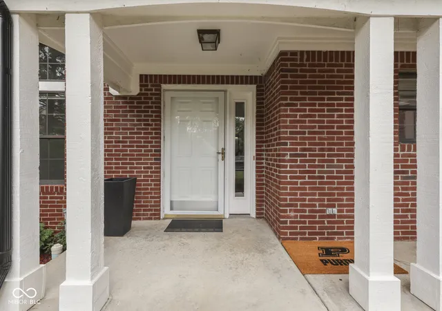 Photo 3 of Single family home for sale at 1244 Luce Crk Cir, Greenwood, IN 46142 | MLS# 22125831 | Listing updated on 2026-09-14