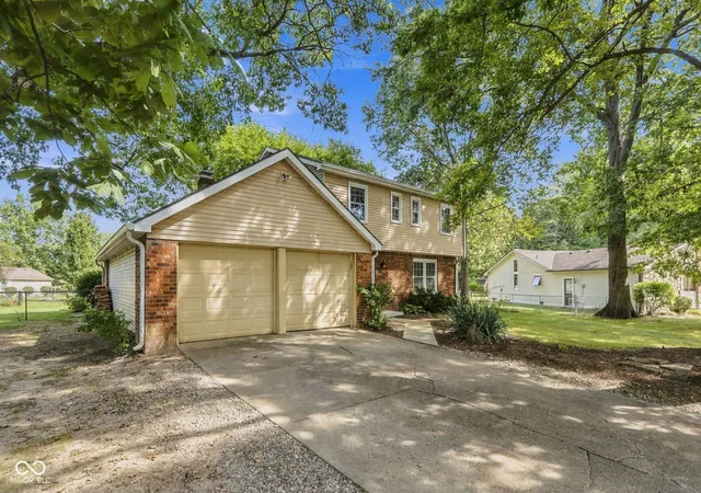 Photo 3 of Single family home for sale at 8330 Dove Ct, Indianapolis, IN 46256 | MLS# 22125864 | Listing updated on 2026-10-01