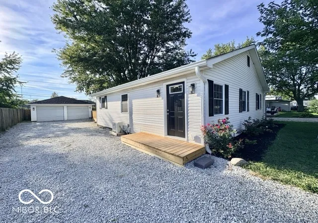 Photo 2 of Single family home for sale at 5717 N Clover Maple Dr, Fairland, IN 46126 | MLS# 22125872 | Listing updated on 2026-09-15