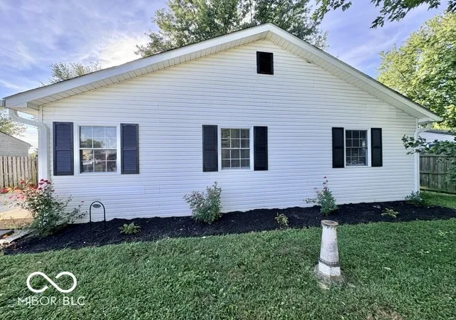 Photo 3 of Single family home for sale at 5717 N Clover Maple Dr, Fairland, IN 46126 | MLS# 22125872 | Listing updated on 2026-09-15