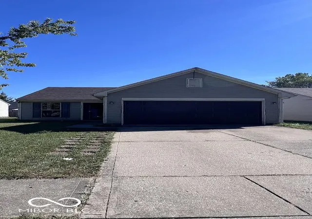Photo 2 of Single family home for sale at 5829 Brookville Lake Dr, Indianapolis, IN 46254 | MLS# 22125879 | Listing updated on 2026-09-15