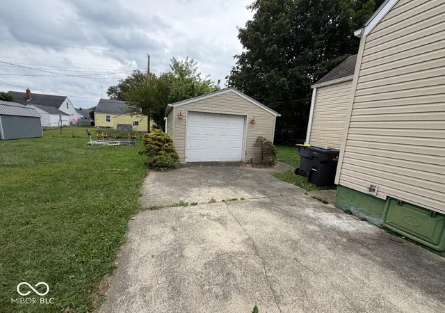 Photo 4 of Single family home for sale at 3000 Sheridan St, Anderson, IN 46016 | MLS# 22125882 | Listing updated on 2026-09-21