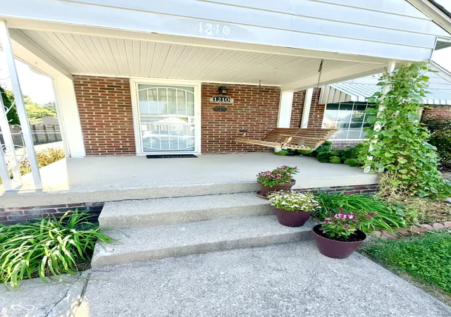 Photo 3 of Single family home for sale at 1210 N Downey Ave, Indianapolis, IN 46219 | MLS# 22125886 | Listing updated on 2026-09-29