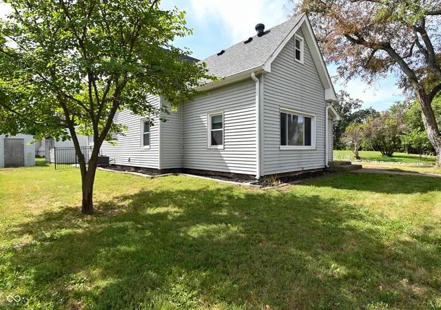 Photo 3 of Single family home for sale at 703 E Main St, Plainfield, IN 46168 | MLS# 22125912 | Listing updated on 2026-09-14