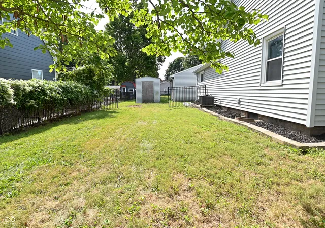 Photo 3 of Single family home for sale at 703 E Main St, Plainfield, IN 46168 | MLS# 22125912 | Listing updated on 2026-09-14