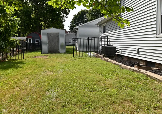 Photo 4 of Single family home for sale at 703 E Main St, Plainfield, IN 46168 | MLS# 22125912 | Listing updated on 2026-09-14