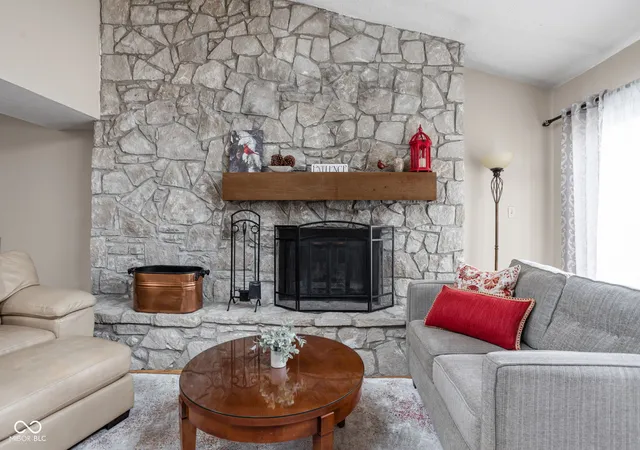 Photo 1 of Sale Pending at 33 Dominion Dr, Zionsville, IN 46077 | MLS# 22125919 | Listing updated on 2026-09-14