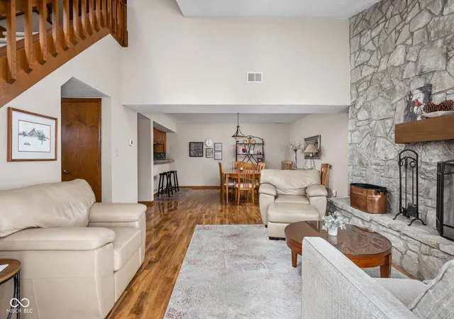 Photo 3 of Sale Pending at 33 Dominion Dr, Zionsville, IN 46077 | MLS# 22125919 | Listing updated on 2026-09-14