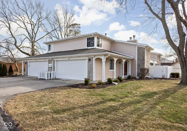 Photo 1 of Sale Pending at 33 Dominion Dr, Zionsville, IN 46077 | MLS# 22125919 | Listing updated on 2026-10-08