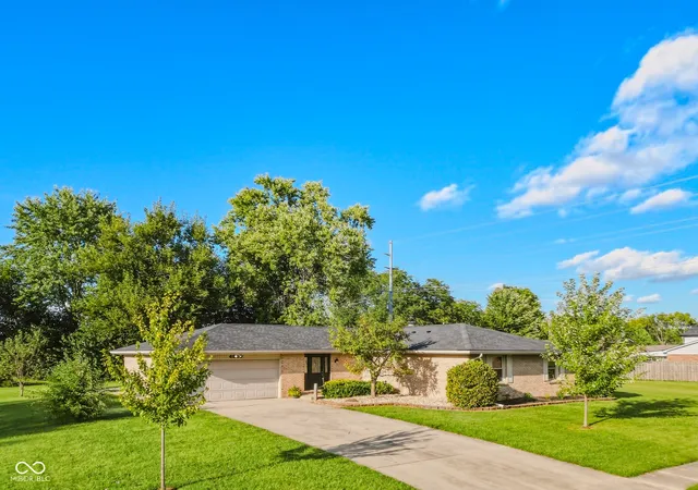 Photo 1 of Single family home for sale at 4860 Woodcrest Dr, Columbus, IN 47203 | MLS# 22125924 | Listing updated on 2026-09-14