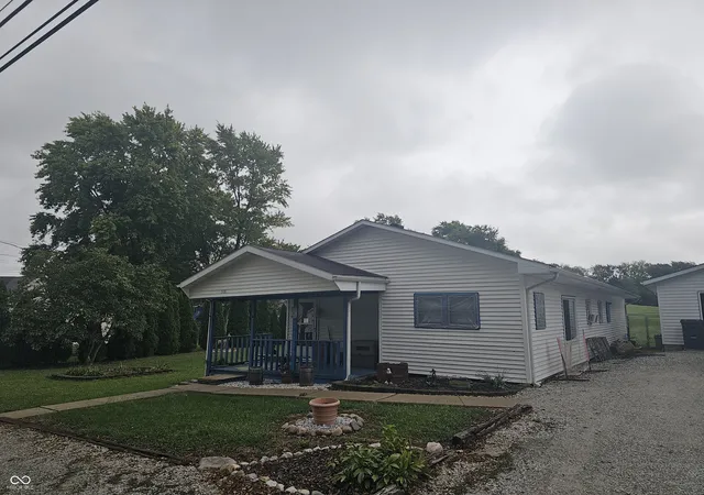 Photo 3 of Manufactured home for sale at 308 S Washington St, Frankton, IN 46044 | MLS# 22125931 | Listing updated on 2026-09-25