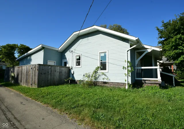 Photo 3 of Single family home for sale at 2029 Lincoln Ave, New Castle, IN 47362 | MLS# 22125988 | Listing updated on 2026-09-14