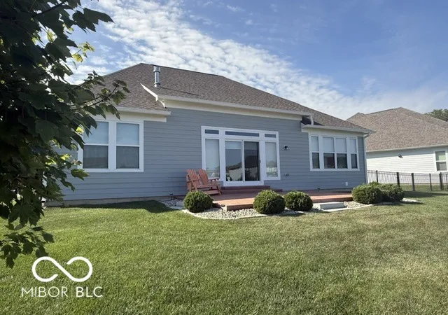 Photo 2 of Sale Pending at 3843 Sugar Pines Ln, Zionsville, IN 46077 | MLS# 22125995 | Listing updated on 2026-09-15