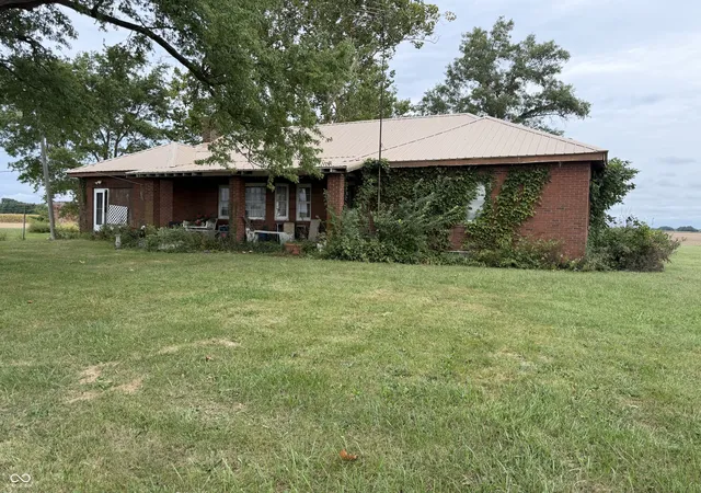Photo 2 of Single family home for sale at 674 W 1300 South, Clinton, IN 47842 | MLS# 22126012 | Listing updated on 2026-09-14
