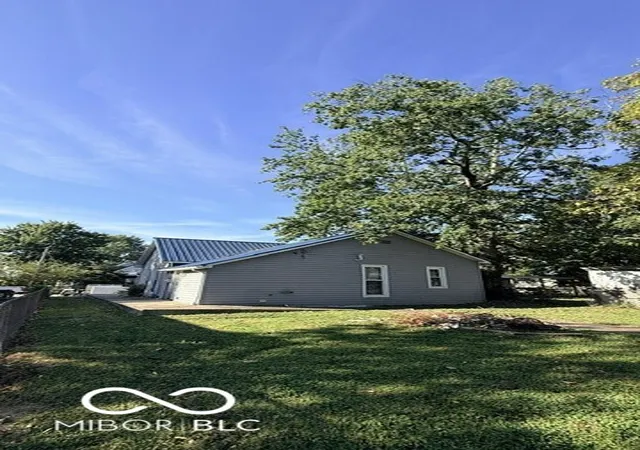 Photo 2 of Single family home for sale at 818 Hoosier St, North Vernon, IN 47265 | MLS# 22126013 | Listing updated on 2026-09-30