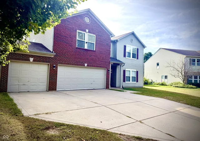 Photo 2 of Single family home for sale at 15098 Redcliff Dr, Noblesville, IN 46062 | MLS# 22126048 | Listing updated on 2026-09-14